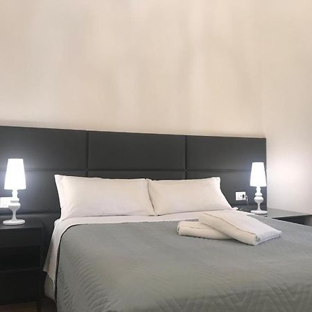 Motta Palace Apartments & Rooms Motta Sant' Anastasia Luaran gambar