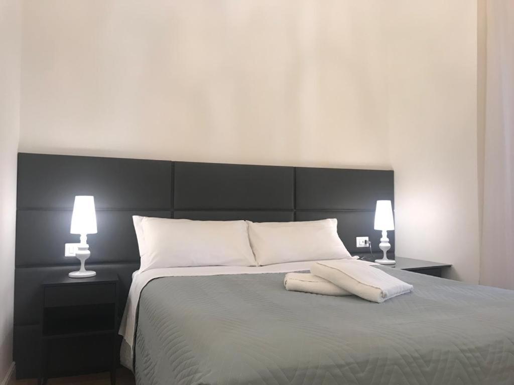 Motta Palace Apartments & Rooms Motta Sant' Anastasia Luaran gambar